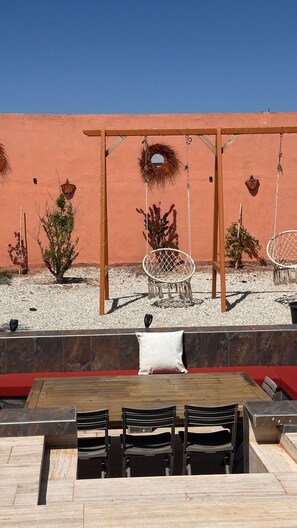 Outdoor dining - Vrbo Property (Marrakech)