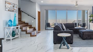 Casa, varias camas, balcón (Casa Bonita) | Área de sala de estar