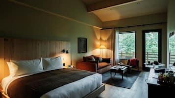 Design Suite, Balcony, River View | Premium bedding, down comforters, in-room safe, laptop workspace
