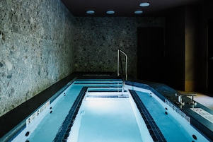 Bañera de hidromasaje interior