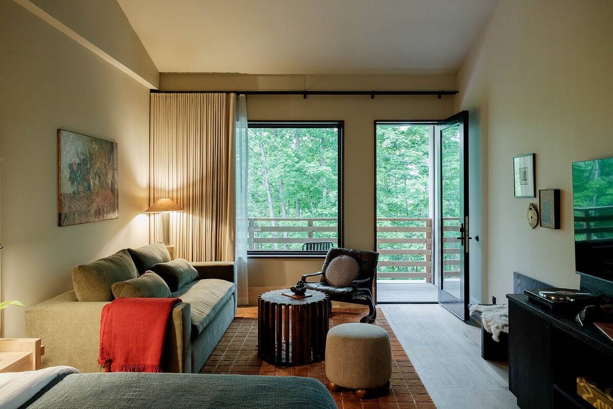 Premium bedding, down comforters, in-room safe, laptop workspace