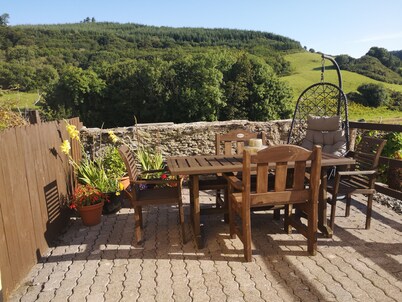 Lovely 2 bedroom home in a tranquil and picturesque setting.