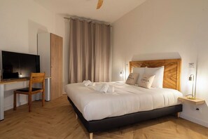 1 bedroom, iron/ironing board, Internet, bed sheets - Le Doux Séjour confort moderne en centre au calme (Cannes)