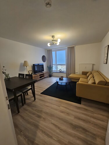 Moderne Wohnung gegenüber Bahnhof