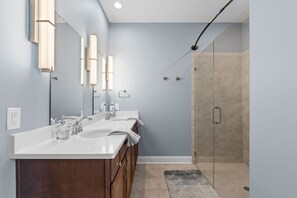 Hair dryer, towels - Starlight Cove𓇼Spacious+Stunning | 0.6mi to Beach (Oak Island)