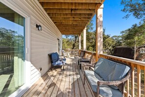 Property grounds - Starlight Cove𓇼Spacious+Stunning | 0.6mi to Beach (Oak Island)