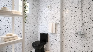 SĂšche-cheveux, serviettes fournies, savon, shampoing