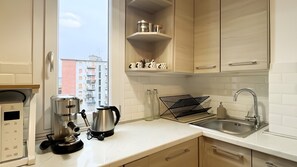 Fridge, microwave, stovetop, dishwasher - Apartment with Balcony, Wi-Fi and Air Conditioning (Milano)