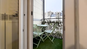 Outdoor dining - Apartment with Balcony, Wi-Fi and Air Conditioning (Milano)