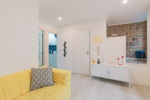 Living area - Apartment for rent at Rua de Santo Estevão 25, Santa Maria Maior, Lisbon. (Lisboa)