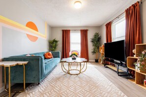 Living area - Retro Red Panda (Louisville)