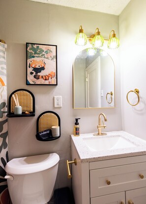 Bathroom - Retro Red Panda (Louisville)