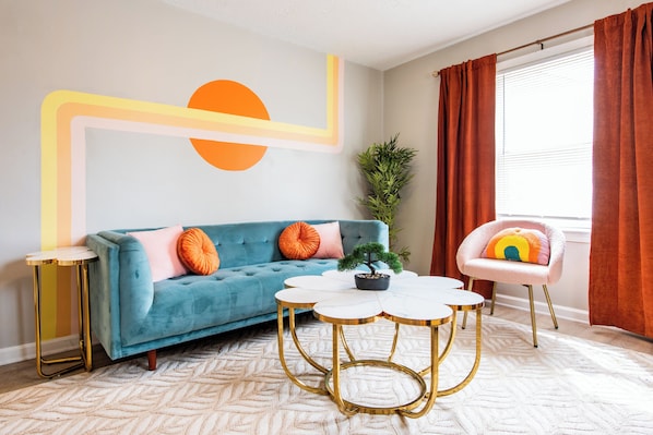 Living area - Retro Red Panda (Louisville)