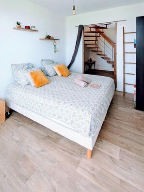 Room - Family villa for 8 people with sea view (Vallauris)