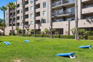 Property grounds - Studio Condo in Oceanside Within Walking Distance to Ocean with Free Parking (Oceanside)