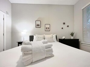 2 bedrooms, iron/ironing board, bed sheets - Luxury Central Tampa, Resort-Style Amenities (Tampa)