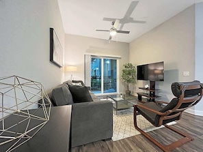 TV, offices - Luxury Central Tampa, Resort-Style Amenities (Tampa)