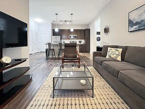 TV, offices - Luxury Central Tampa, Resort-Style Amenities (Tampa)
