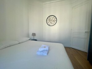 1 bedroom, iron/ironing board, internet, bed sheets - Charming Apartment (Reims)