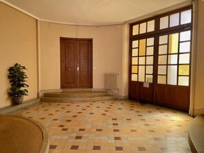 Interior - Charming Apartment (Reims)