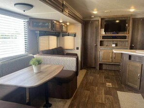 Interior - Family Camper in Isabela (Isabela)