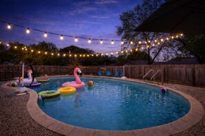 Pool - Family Friendly Stay! Central Location-Pack'n'play-extra sleeping-Sleeps 12! (San Antonio)