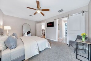 Room - Family Friendly Stay! Central Location-Pack'n'play-extra sleeping-Sleeps 12! (San Antonio)