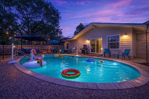Family Friendly Stay! Central Location-Pack'n'play-extra sleeping-Sleeps 12!