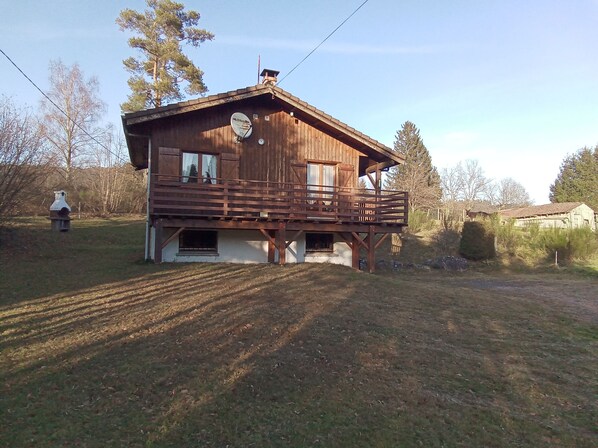 Exterior - Chalet in the mountains, at 600m altitude, small village of 150 inhabitants, quiet location (Barbey-Seroux)