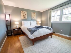 3 bedrooms, iron/ironing board, WiFi, bed sheets - Work + Relax + Play | 3BR Home w/ Ping Pong Table (Liverpool)