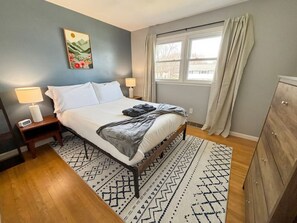 3 habitaciones, tabla de planchar con plancha, wifi y ropa de cama 