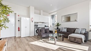 A modern apartment with a living area, kitchen, and a dining area. - Sé Cathedral Rooftop, a Home in Madeira (Funchal)