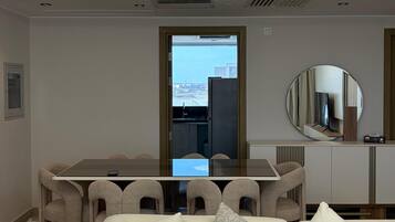 Luxury Apartment, Park View | Living area