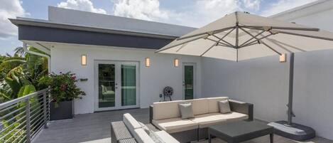 Luxury Double Room, 1 King Bed, Garden View | Terrace/patio