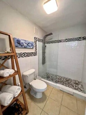 Shower, bidet - P1207-Oceanview Apartment- Peñamar (Fajardo)