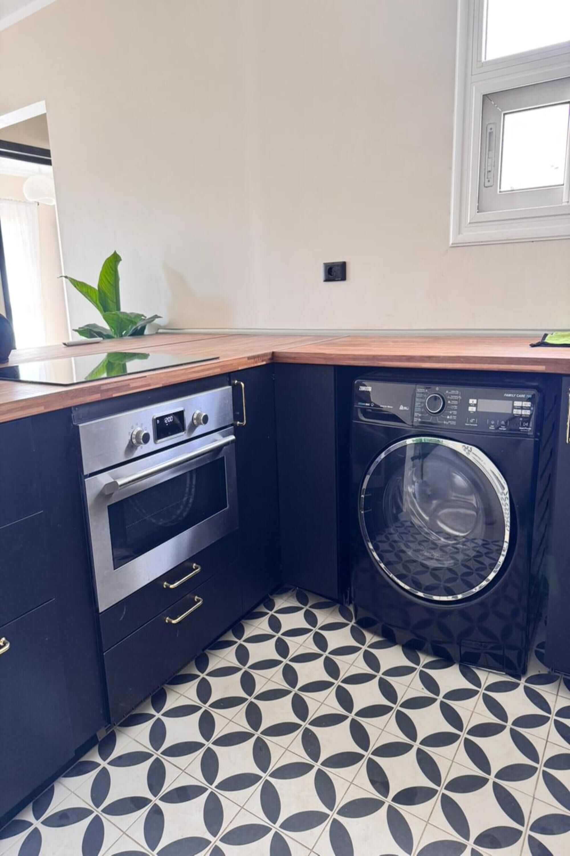 Superior Apartment, Balcony, Garden View | Private kitchen