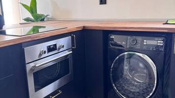 Superior Apartment, Balcony, Garden View | Private kitchen