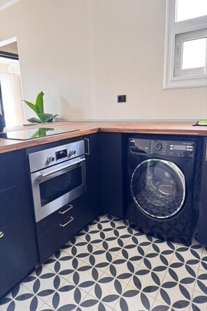 Superior Apartment, Balcony, Garden View | Private kitchen | Microwave, oven, stovetop, cookware/dishes/utensils - ELITE Modern 2BR Apartment - Madinty (New Cairo)