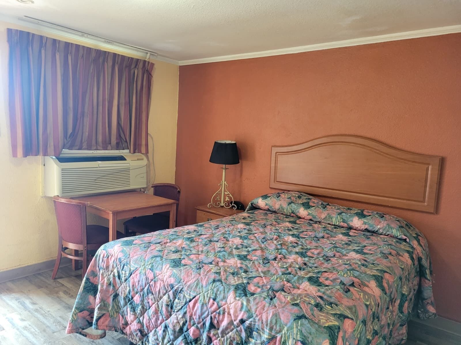 Room, 1 Queen Bed, Smoking | Bed sheets