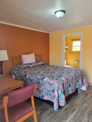 Room, 1 King Bed, Non Smoking | Bed sheets - Relax Inn Daingerfield Near Mount Pleasant TX (Daingerfield)