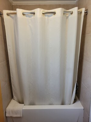 Bathroom - Relax Inn Daingerfield Near Mount Pleasant TX (Daingerfield)