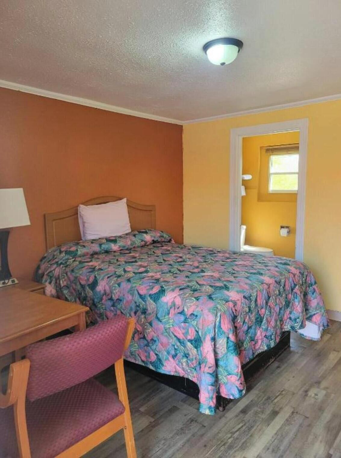 Room, Non Smoking (Full Bed) | Bed sheets