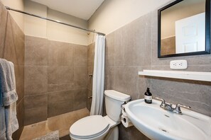 Hair dryer, towels - Bright 2BR Condo Walk to Beach, Garden & Pool (Tamarindo)