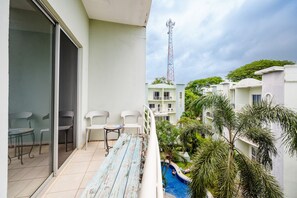 Property grounds - Bright 2BR Condo Walk to Beach, Garden & Pool (Tamarindo)