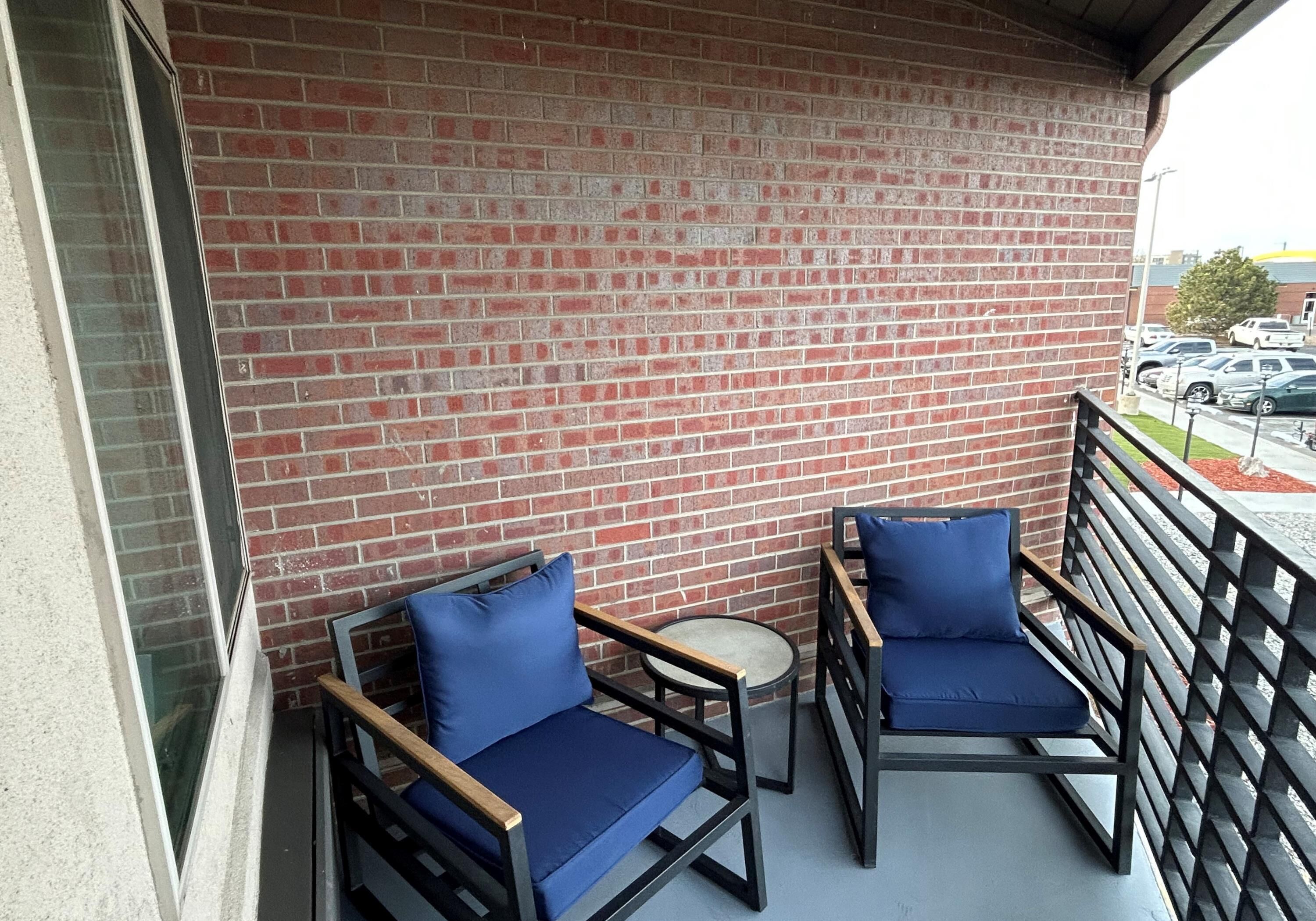 Habitación estándar, 1 cama de matrimonio, balcón, vistas a la piscina | Cocina básica privada