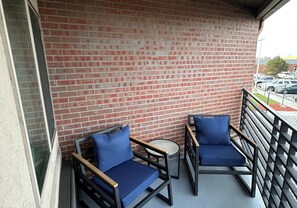 Standard Room, 1 Queen Bed, Balcony, Pool View | Private kitchenette - Executive Residency By Best Western Denver East (Denver)