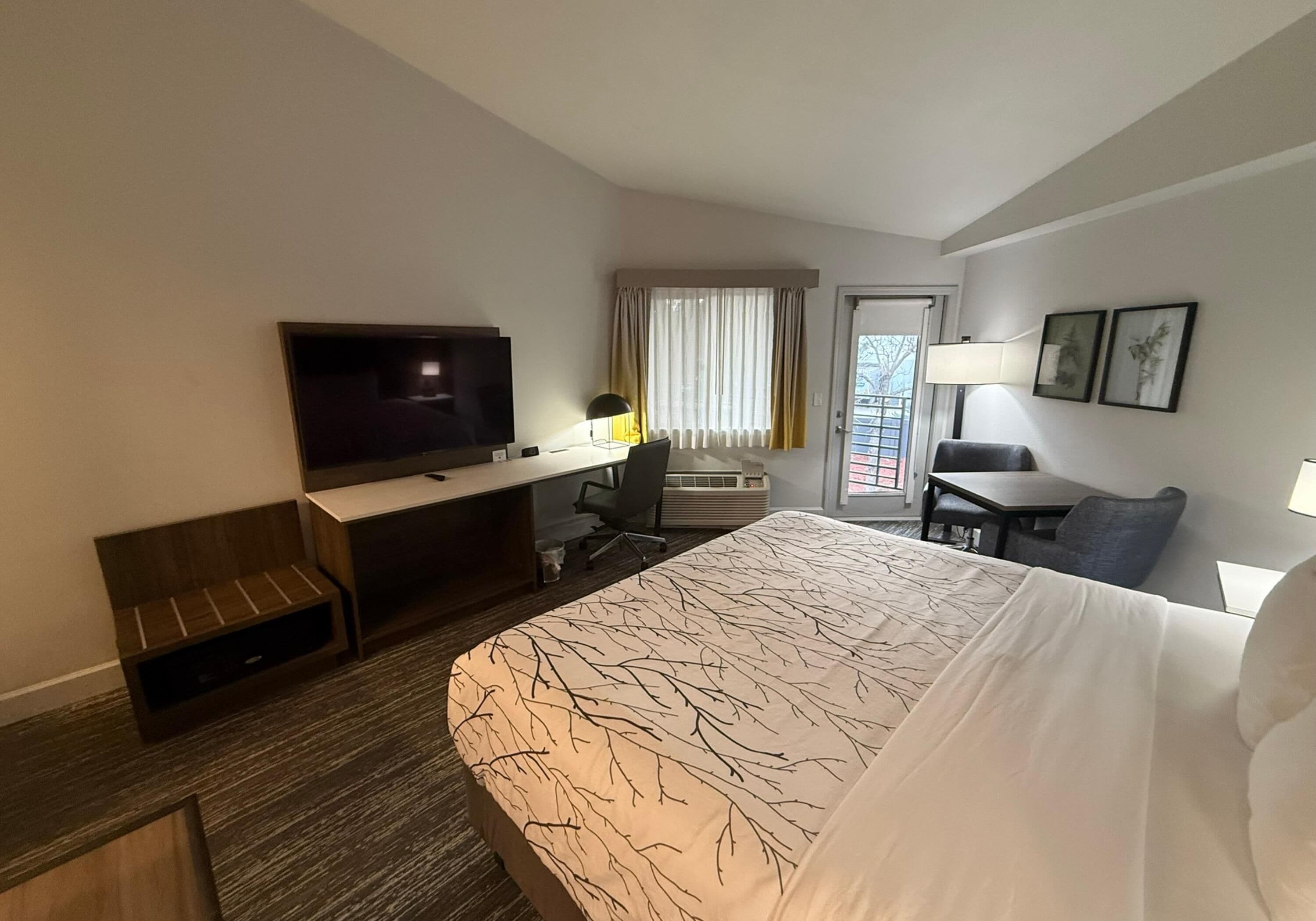 Standard-herbergi - 1 stórt tvíbreitt rúm - reyklaust - svalir | Einkaeldhúskrókur