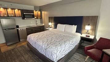 Standard Room, 1 King Bed, Non Smoking, Kitchenette | Private kitchenette