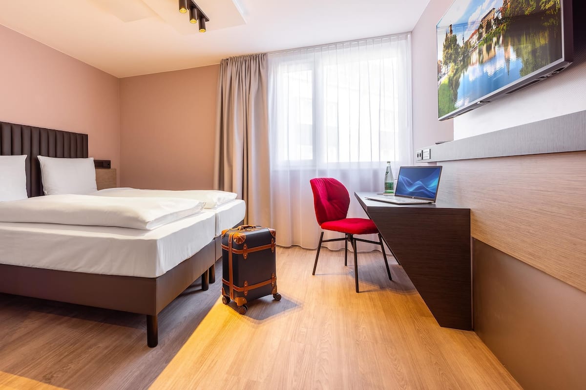 Classic Room, 2 Single Beds (Walk-in Shower)