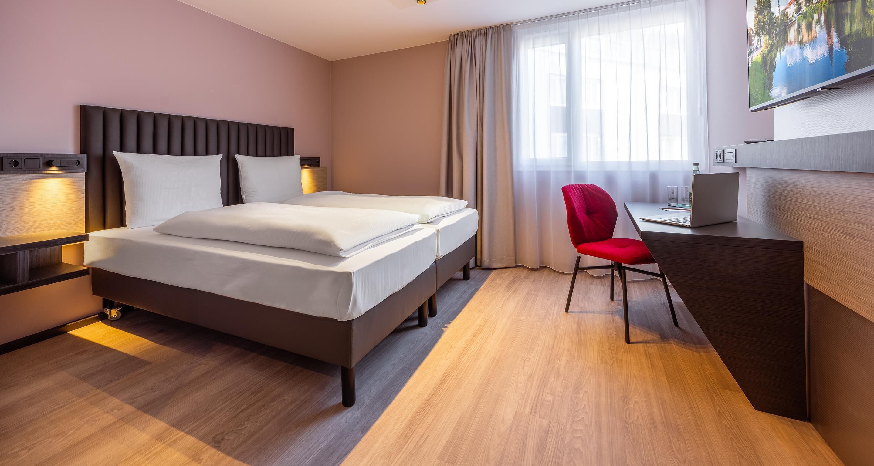 Economy Room, 2 Single Beds, City View